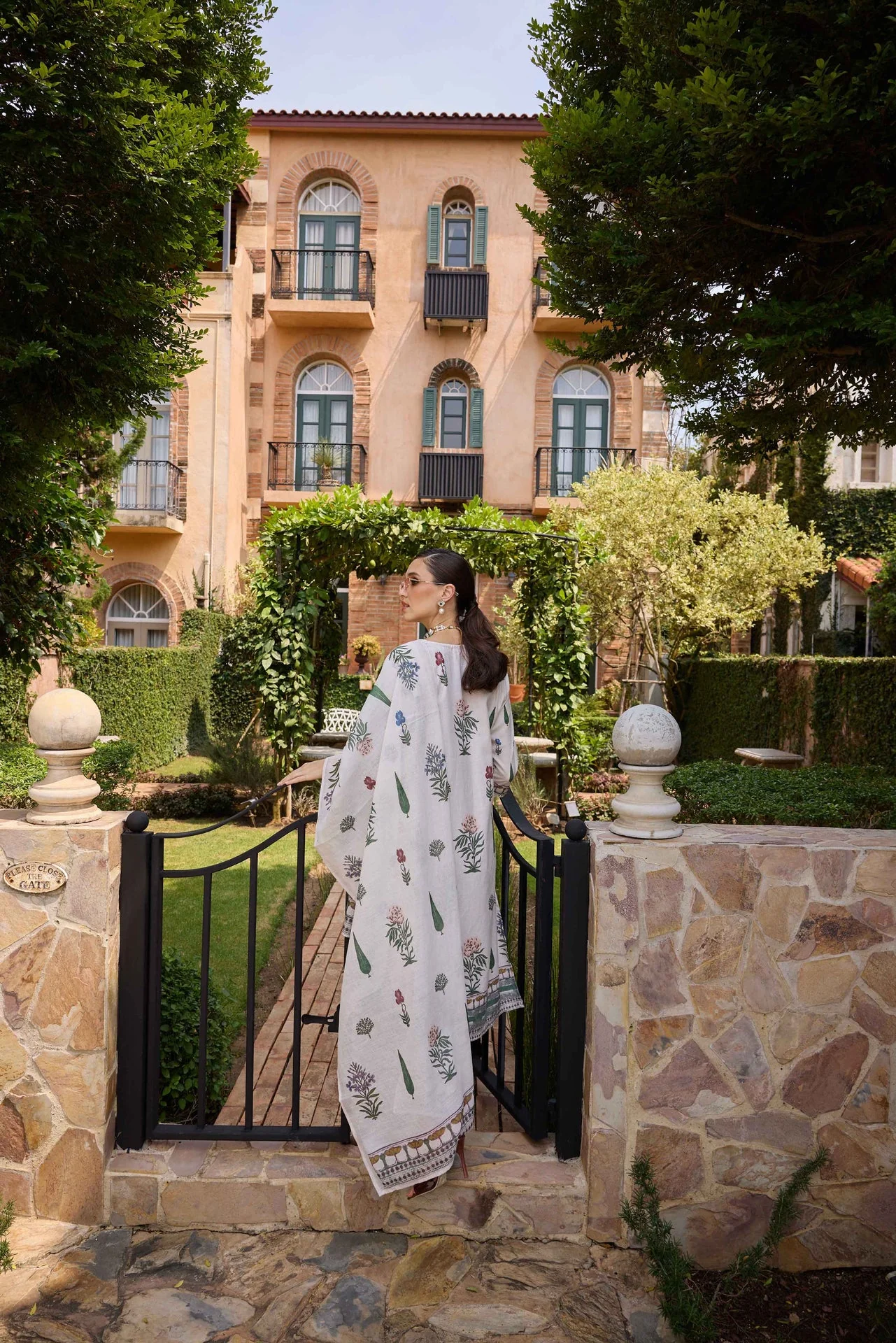 Neerus Cream Printed Straight Kurta and Trousers With Dupatta - Image 4