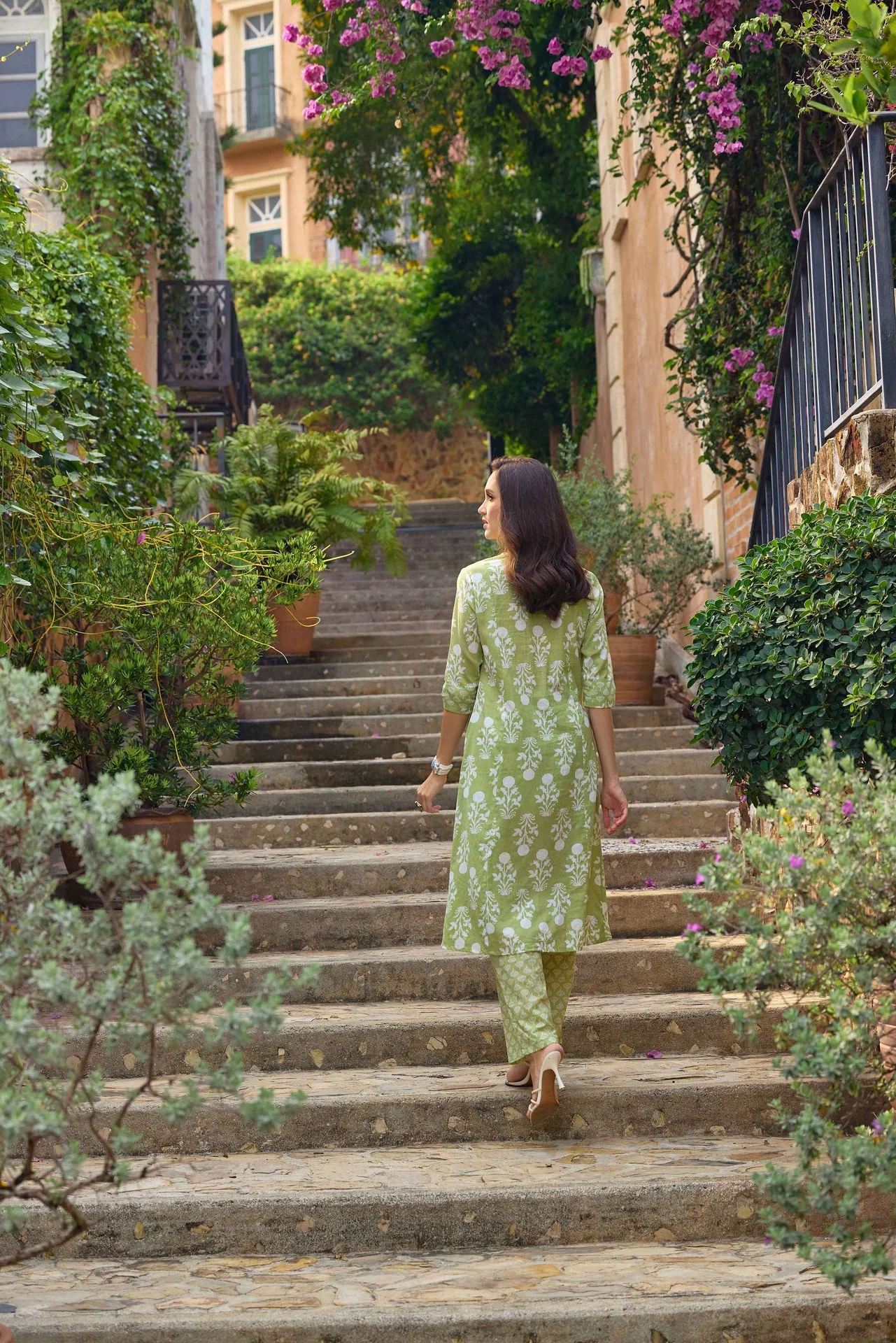 Neerus Green Printed Straight Kurta and Trousers - Image 4