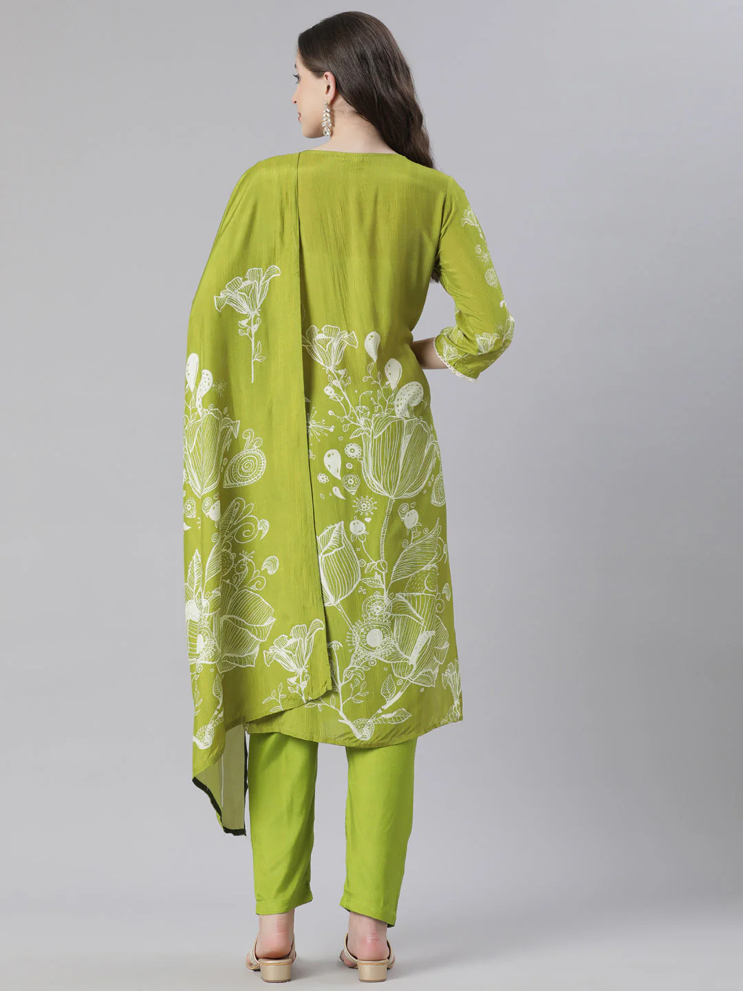 Neerus Green Printed Straight Kurta and Trousers With Dupatta - Image 3