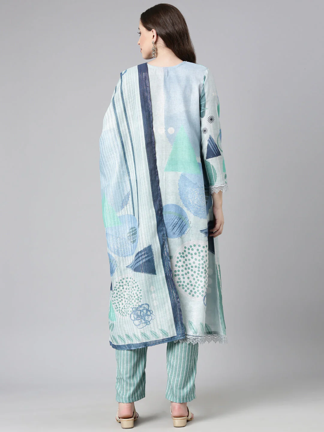 Neerus Grey Printed Straight Kurta and Trousers With Dupatta - Image 3