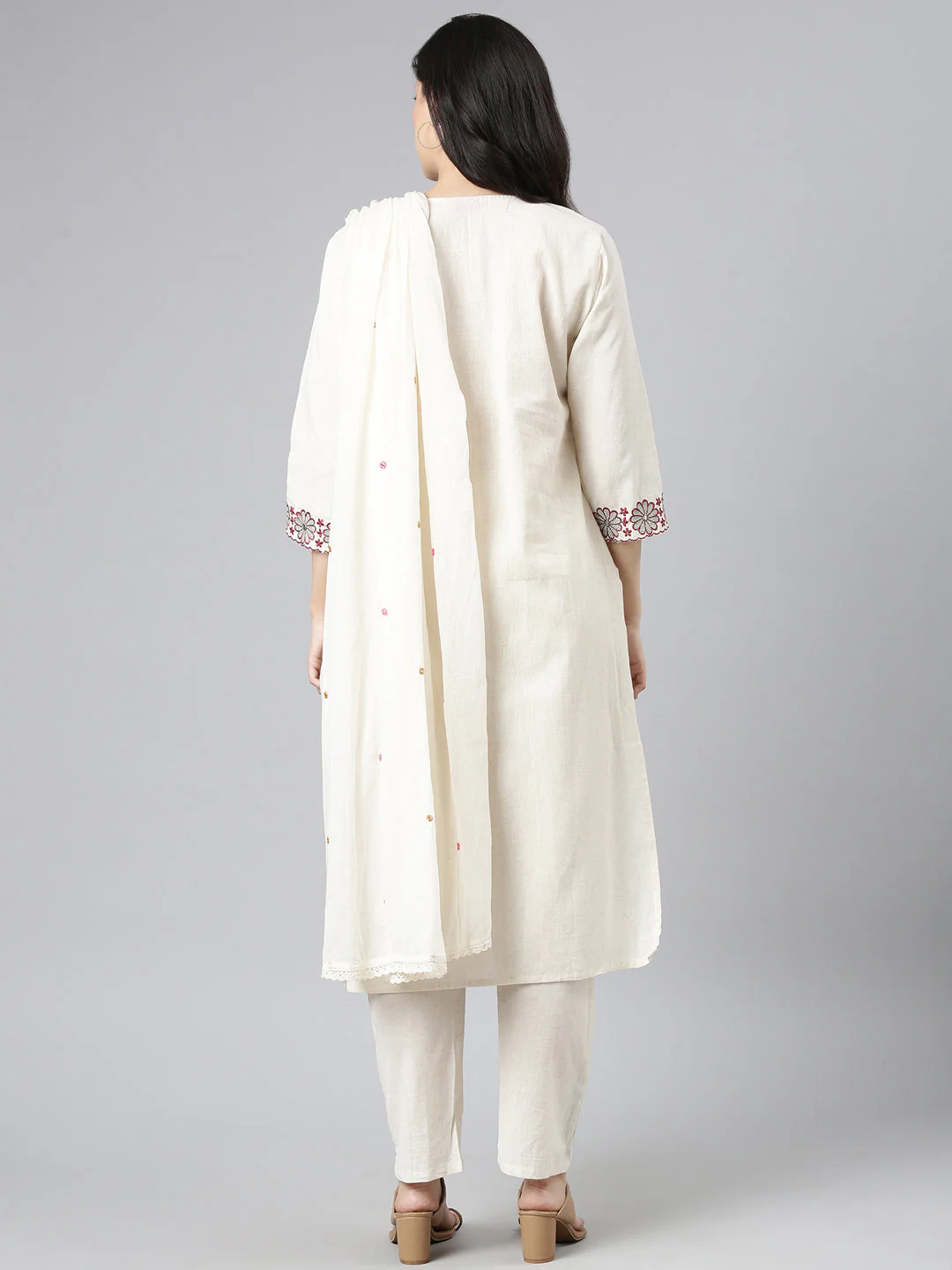 Neerus Off White Solid Straight Kurta and Trousers With Dupatta - Image 3