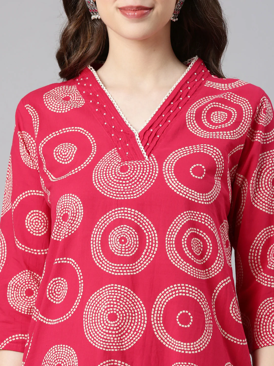 Neerus Rani pink Printed Straight Kurta and Trousers With Dupatta - Image 4